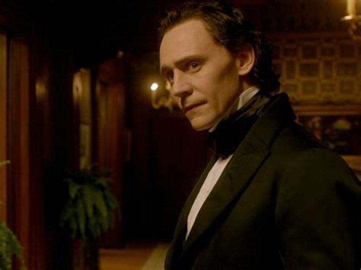 10 Sexy Tom Hiddleston Moments In 'Crimson Peak' That'll Leave You Breathless
