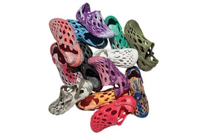 10 Shoes Similar To Crocs