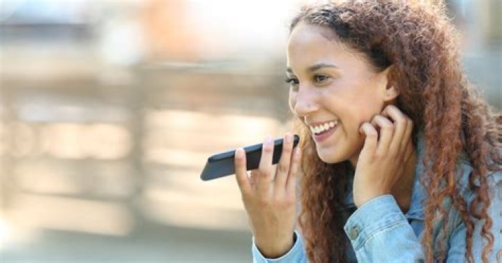 13 Flirty Voice Notes To Send To Someone You're Dating