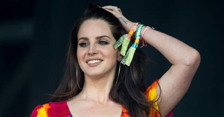13 Times Lana Del Rey Was Inspired By Fashion And Beauty In Her Lyrics And Videos