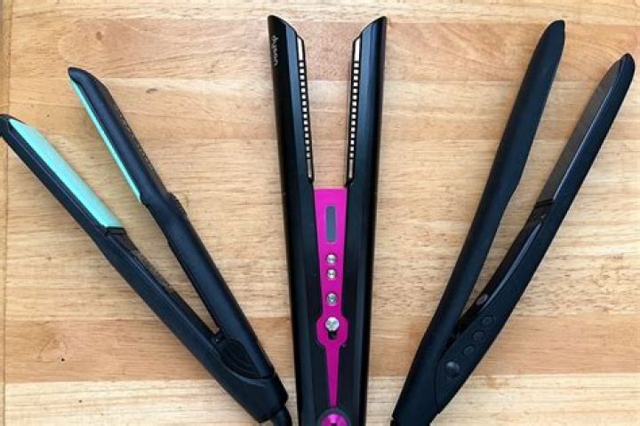 16 Best Flat Irons for Natural Hair to Get a Sleek And Shiny Mane