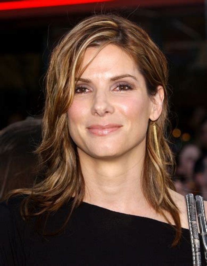21 Sandra Bullock Hairstyles: A Spotlight to Her Iconic Looks