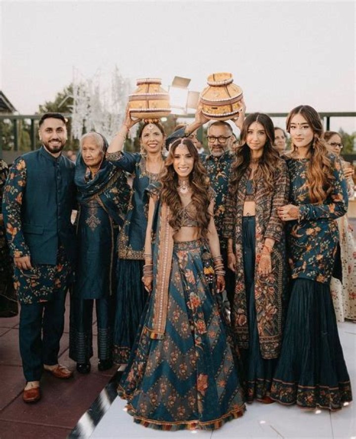 5 Expert approved trendy colours for your mehndi outfit