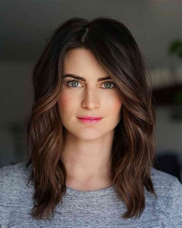 62 Fun and flattering shoulder-length haircuts for women in 2022