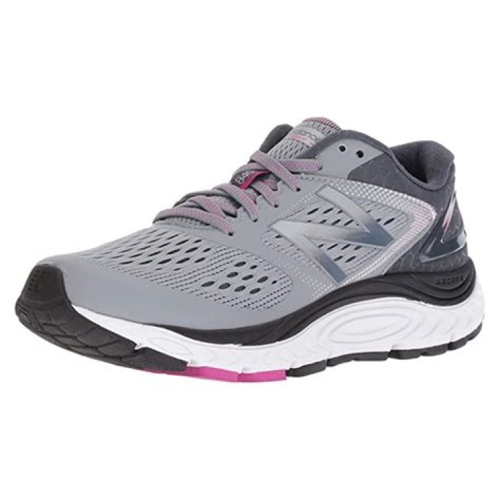 8 Best Shoes for Bunions to Walk Errands with Utmost Ease