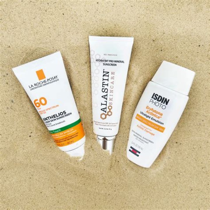 9 Best Oil-free Sunscreens for Skin That’s Prone to Breakouts