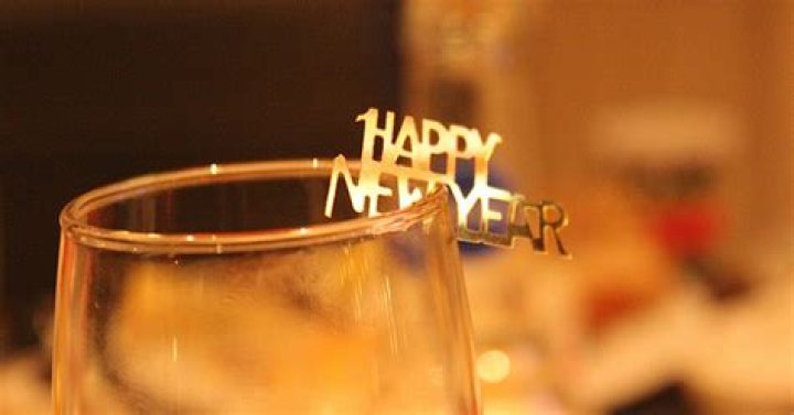 9 Reasons to Stay In on New Year's Eve, Because Party Plans Are Never As Good As Sitting At Home With Netflix