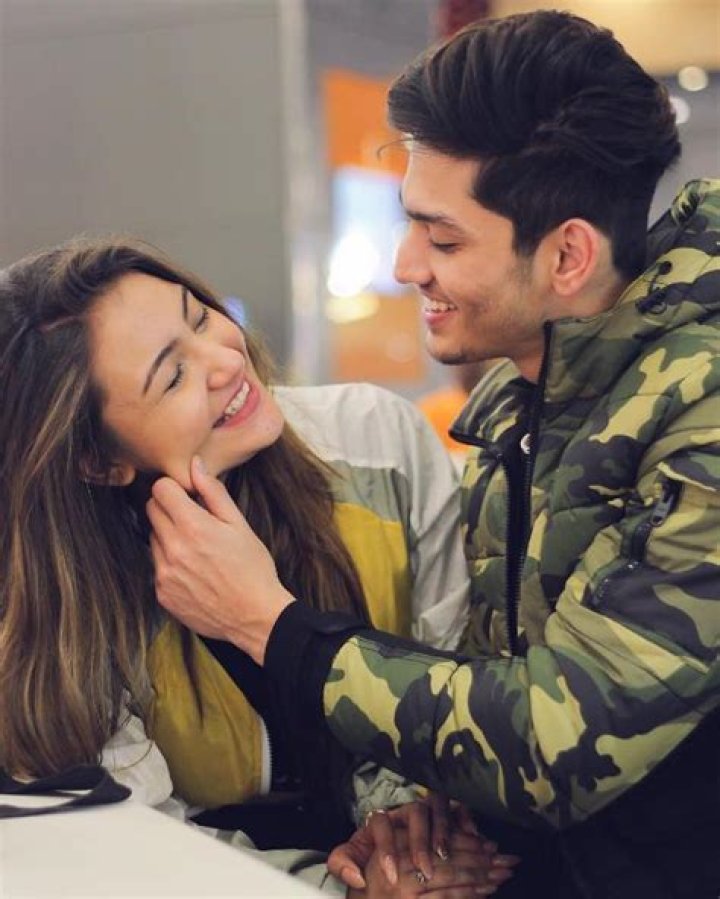 Aashika Bhatia Wiki, Biography, Boyfriend, Age, Family, Facts and More