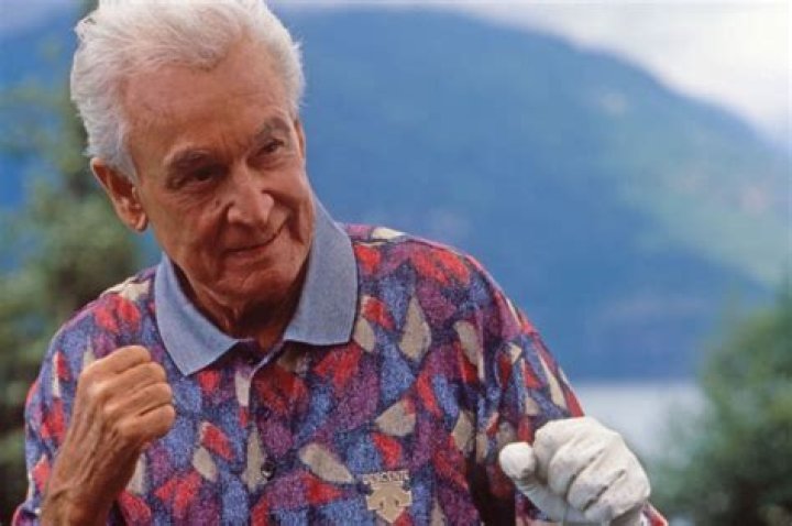 Adam Sandler Pays Tribute To Happy Gilmore Co-Star