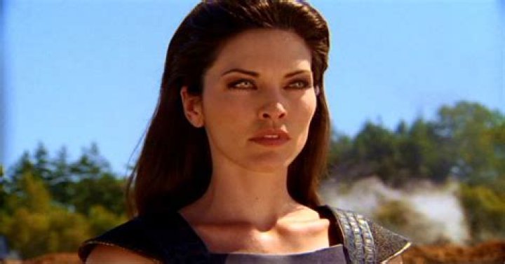 Alana De La Garza Net Worth 2024