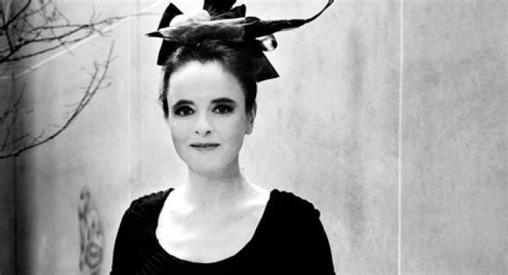 Amelie Nothomb Jeune - Bonjour Buzz