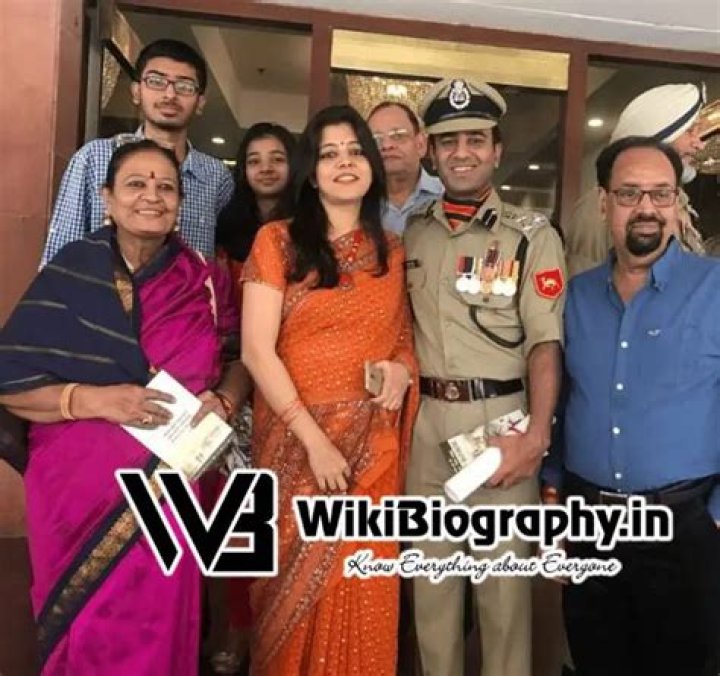 Amit Lodha: Wiki, Bio, Age, Parents, Education, IPS Officer, Wife
