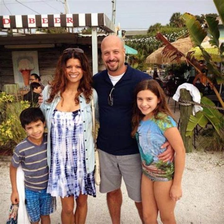 
Andrea Navedo Bio, Net Worth, Height, Age, Married, Husband & Children