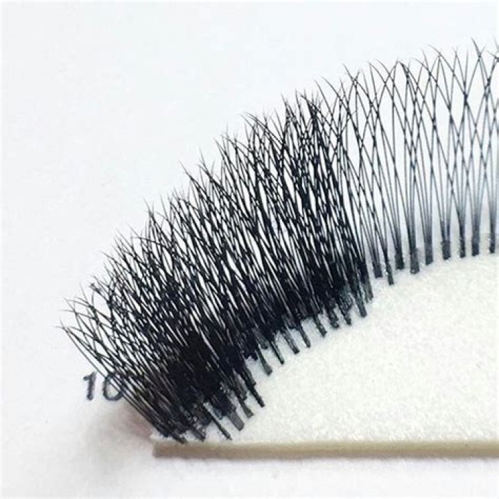 Are Expensive Eyelash Extensions Worth It? Here Are 5 Reasons You Shouldn't Go Cheap