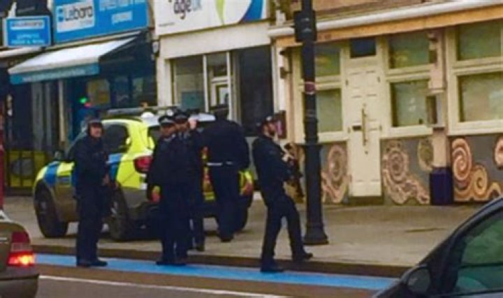 Armed police close off Clapham High Street after two suspects flee onto rooftop