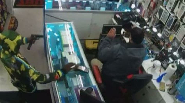 Armed robbery at U.S. Cellular store