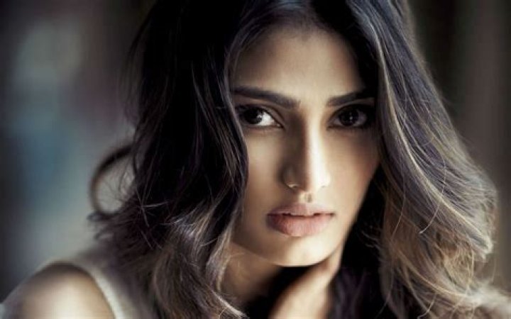 Athiya Shetty – Biography, Facts & Life Story