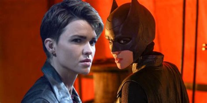 Batwoman Showrunner Reveals Why They Aren't Recasting Kate Kane