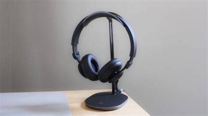 Benks Grand Pro Headphone Stand Review: Sleek, Sturdy, but Steep