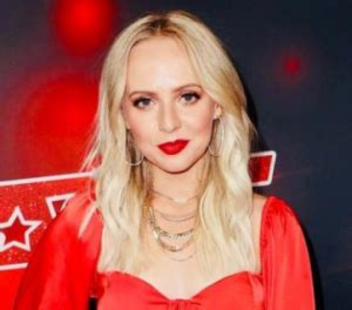 Biography, Songs, Age & Facts