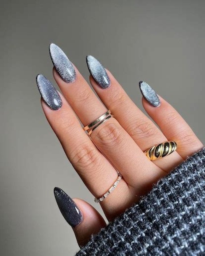 Black Chrome Nails Will Be Winter 2023's Spiciest Manicure Trend