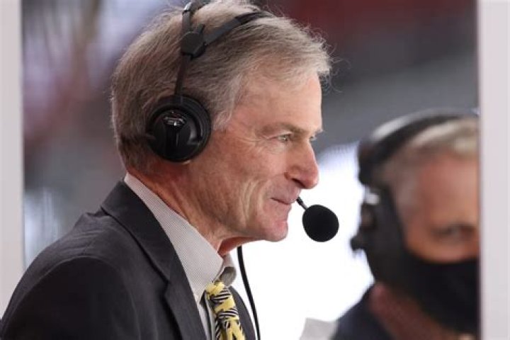 Blackhawks announcer Pat Foley says 2021-2022 season will be his last