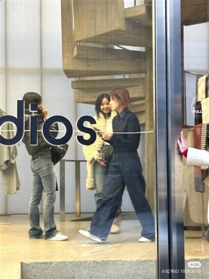 BLACKPINK’s Lisa and TWICE’s Mina spotted shopping together; See PIC