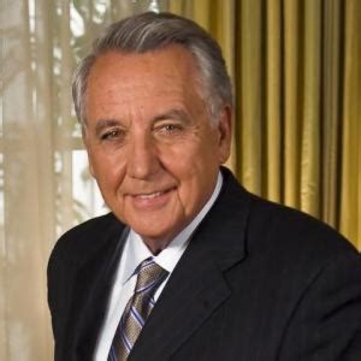 Bob Gunton Net Worth, Height, Age, Family, Biography