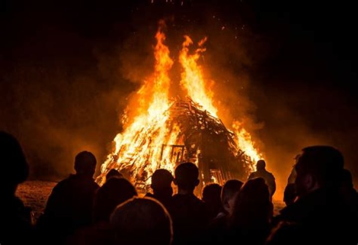 Bonfire Night 2018 displays near YOU - Manchester events including Heaton Park, Wythenshawe Park and Fallowfield