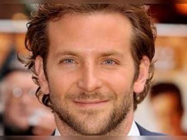 Bradley Cooper caught ogling at Jennifer Lawrence’s cleavage