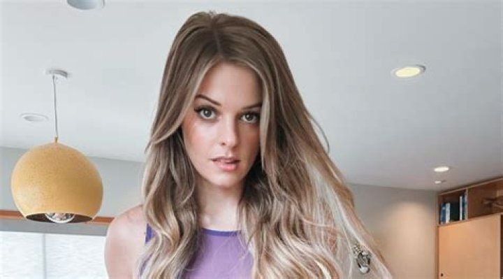 Bri Blossom Wiki, Age, OnlyFans, Net Worth & Other Interesting Facts