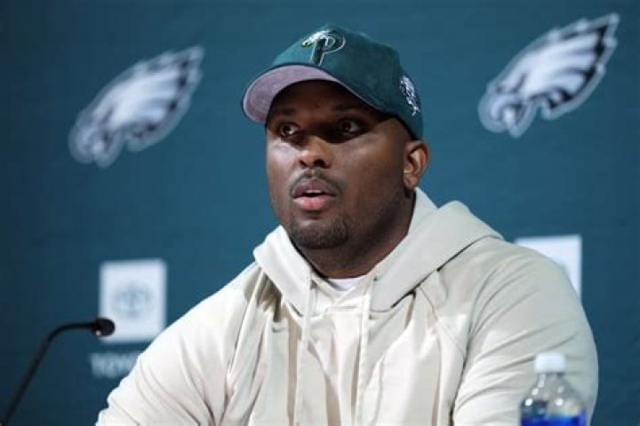 Browns to interview former Eagles offensive coordinator Brian Johnson, AP source says