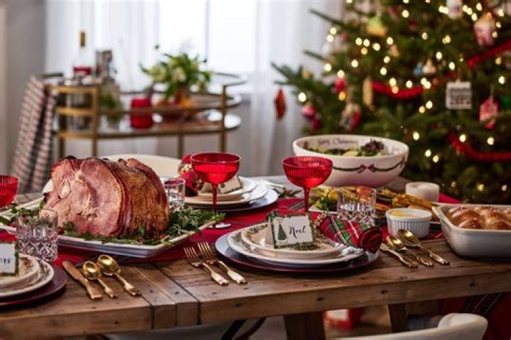 Cafe on Vine hosts annual Christmas dinner