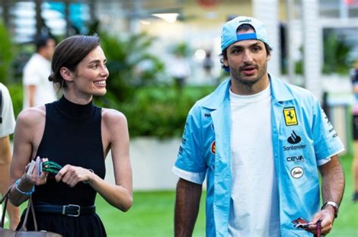 Carlos Sainz Junior's Girlfriend: A Deep Dive Into Their Relationship
