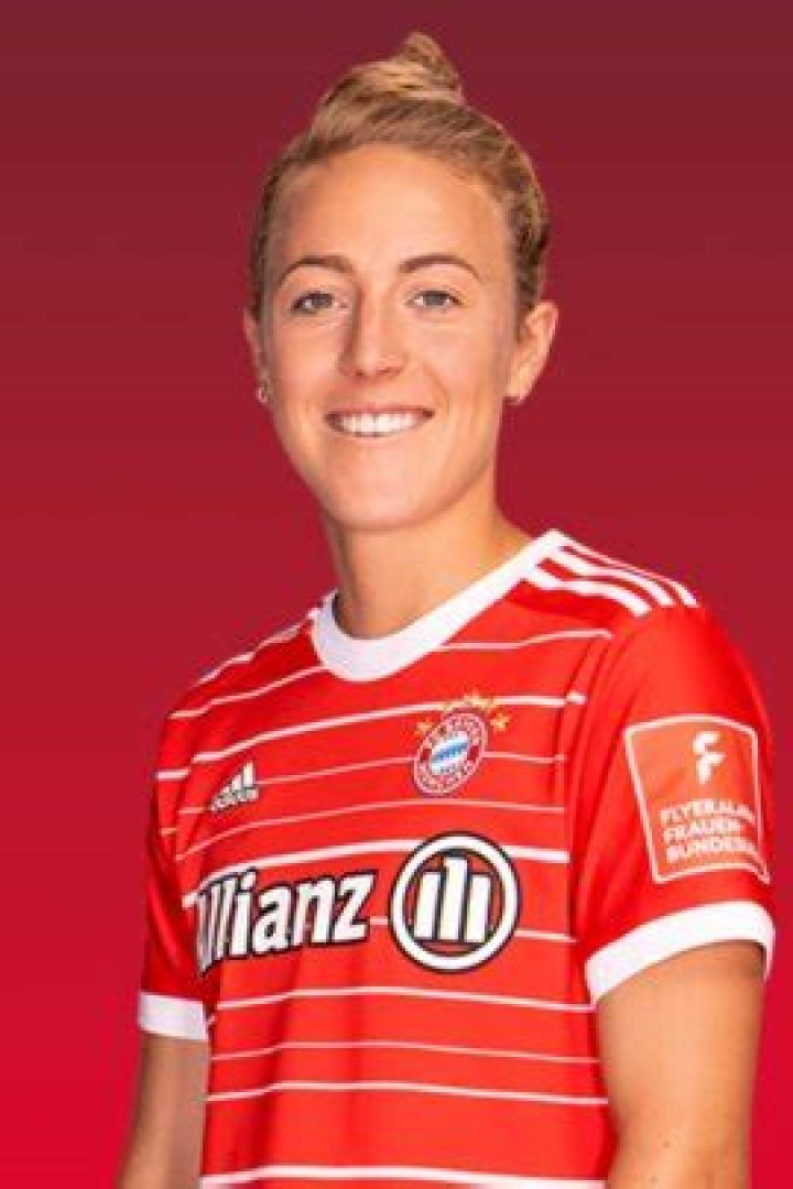 Carolin Simon Stats, Goals, Records, Assists, Cups and more