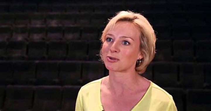 
Caroline Hyde Bio, Wiki, Net Worth, Salary & Husband