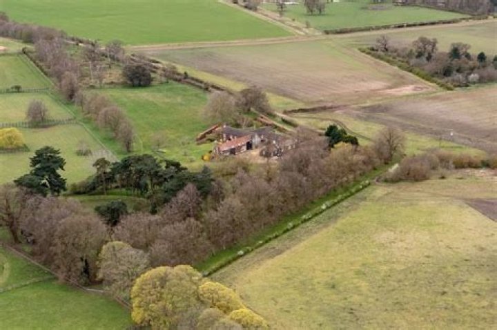 Charles retreats to Sandringham, an estate with brisk winds and splendid isolation