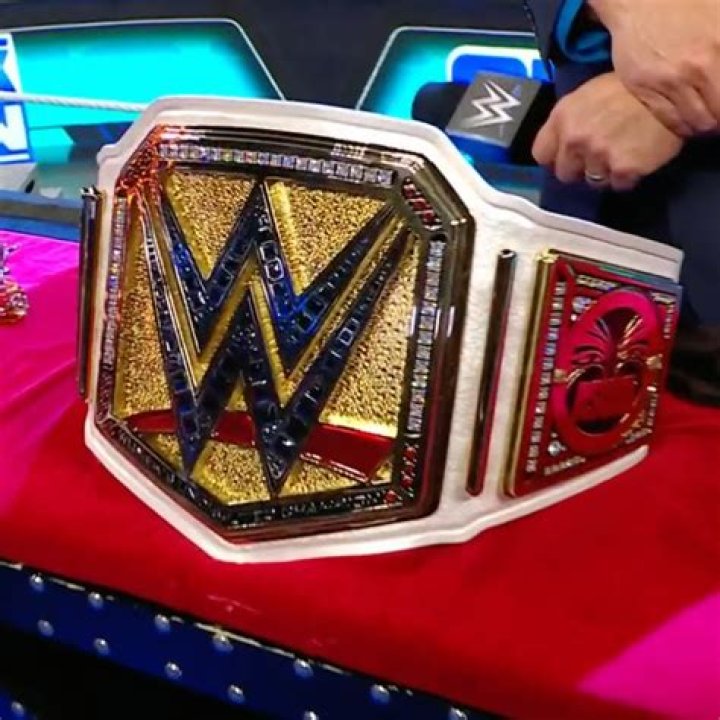 Charlotte Flair shockingly returns to WWE and clinches Smackdown Women’s Championship