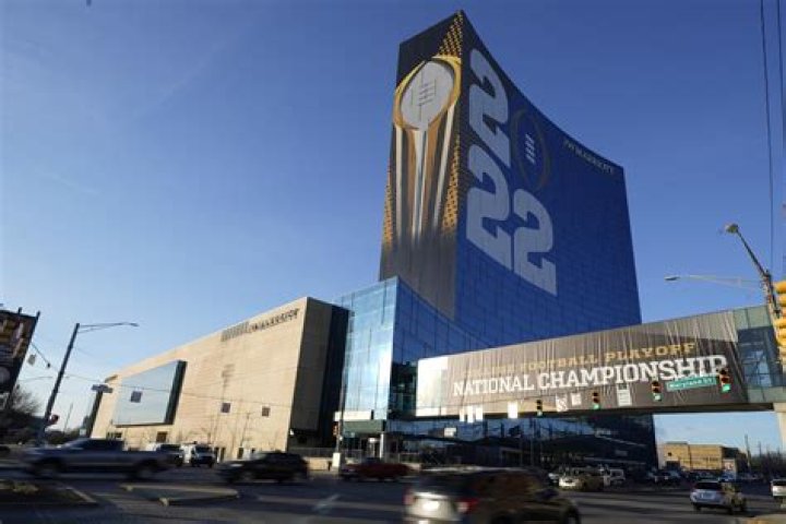 Commissioners to report on CFP expansion talks to presidents