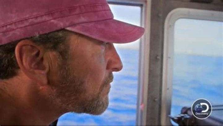 Cooper’s Treasure exclusive sees Darrell Miklos and his crew deal with potential pirates in a sketchy open seas encounter