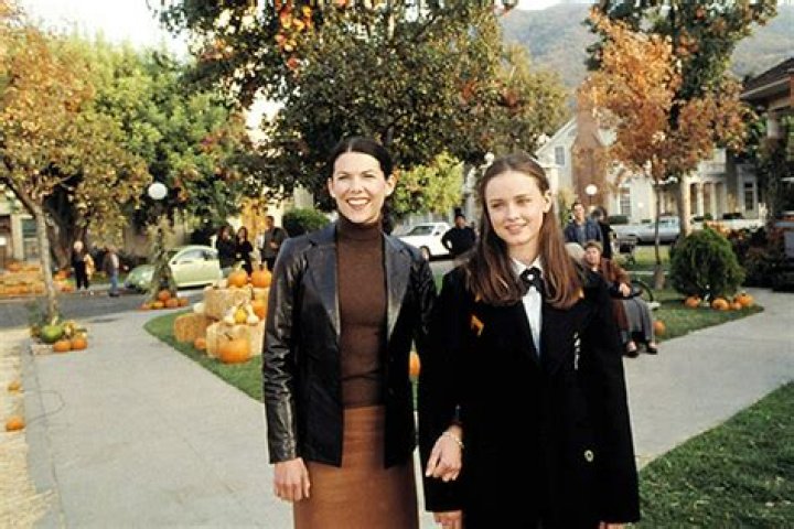 Creative 'Gilmore Girls' Costume Ideas For Halloween 2017 That Every Fan Will Love