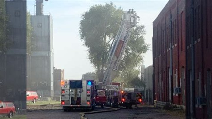 Crews battle fire around Zoller Bros-Independent Malting Co. in Davenport