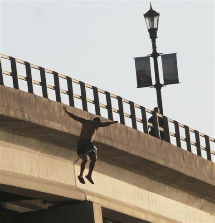 Dallas Suicide – Death: Man Jumps to Death at Park District in Downtown Dallas, Texas