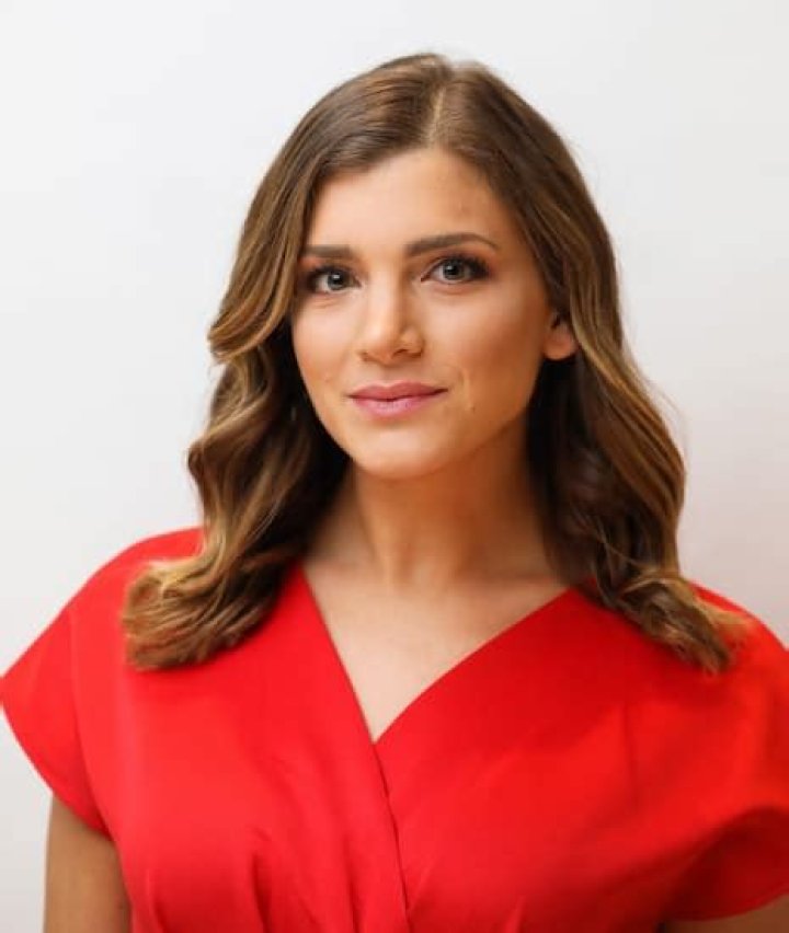 Dani Burger (Bloomberg) Bio, Wiki, Age, Parents, Husband, MSNBC, Salary