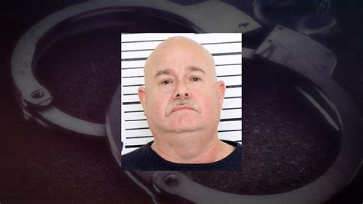 Davenport man pretended to be officer, police allege