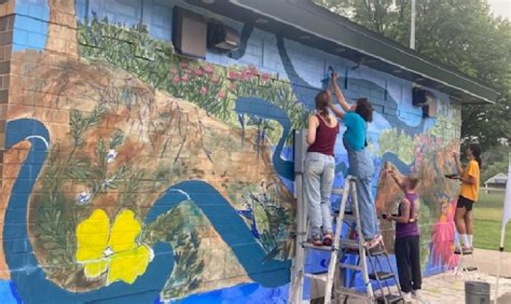 Davenport murals reflect Mississippi watershed