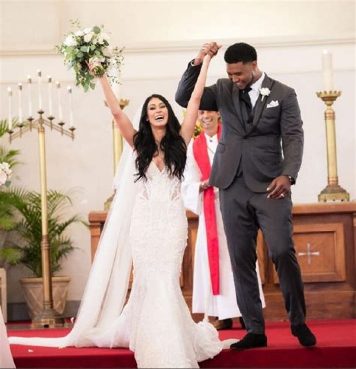 DeForest Buckner Wife, Ashlyn [2023 Update]