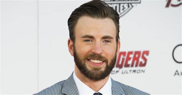 Does Chris Evans Have Snapchat? He'd Totally Rock At Posting Snaps