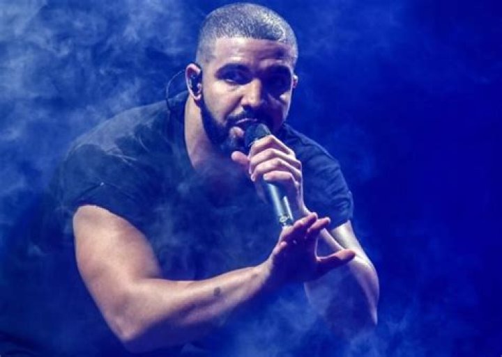 Drake’s Viral Lollapalooza Performance: Sings Argentina’s ‘Muchachos’ – The Unofficial World Cup Anthem