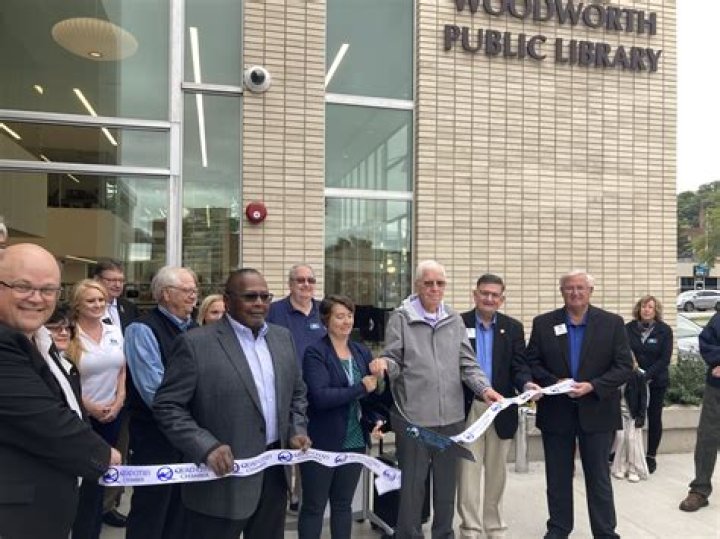 East Moline celebrates opening of new public library